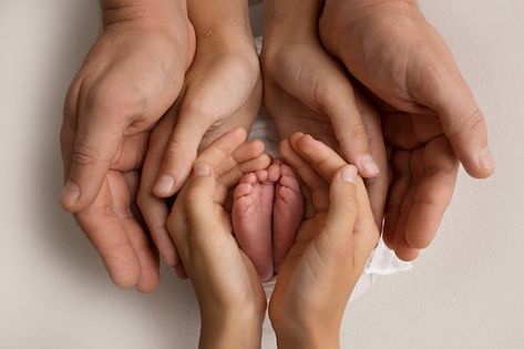 Legs, toes, feet and heels of a newborn.... | Premium Photo #Freepik #photo #baby-skin #baby-hand #baby-care #mom-baby Mom Dad Baby, Hand Photography, Newborn Baby Photoshoot, In Vitro, Baby Legs, Dad Baby, Holding Baby, Newborn Shoot, Photography Contests