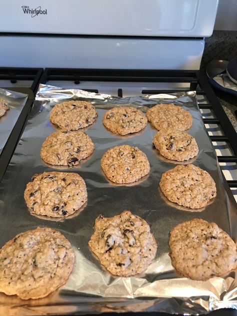 High Altitude Oatmeal Raisin Cookies Recipe - Genius Kitchen High Altitude Oatmeal Raisin Cookies, High Altitude Oatmeal Cookies, High Altitude Recipes, Wyoming Recipes, Quaker Oatmeal Cookie Recipe, Deserts Cakes, Oatmeal Raisin Cookies Recipe, Mmm Cookies, Soft Oatmeal Cookies