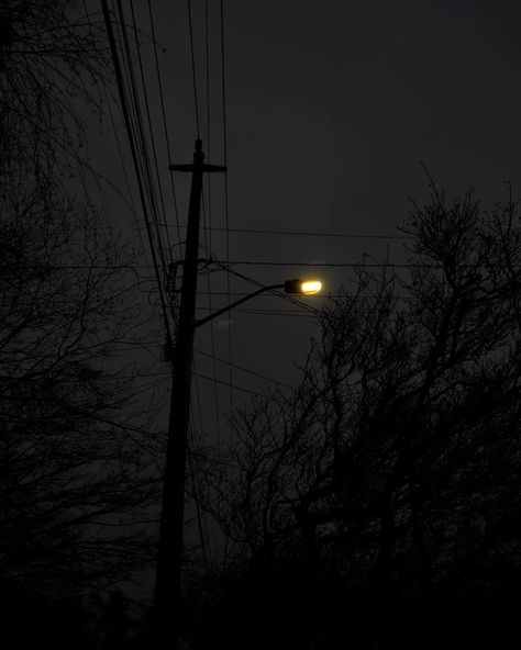 Street Lights Aesthetic Night, Late Night Street Pics, Low Light Wallpaper, Street Light Rain, Road Lights Night, Dark Street Aesthetic Night, Aesthetic Street Lights, Low Light Aesthetic, Low Lighting Photography