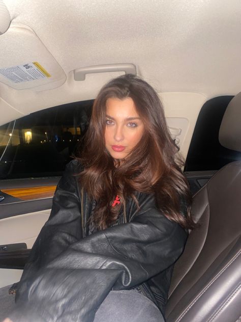 Car Poses Night Aesthetic, In The Car Pictures Night, Car Photoshoot Poses, Inside Car Photoshoot, Car Photoshoot, Car Poses, Inside Car, Camera Digital, Car Pics