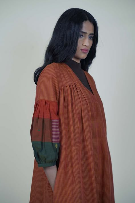 Shalini James' MANTRA. For well-fitted clothes in Indian handloom and hand-crafted textiles, look no further. Patchwork Kurti, Western Blouses, Kurta Ideas, Fitted Clothes, Kurti Ideas, Ceramic Wall Sculpture, Kurta Cotton, Basic Jeans, Simple Frocks