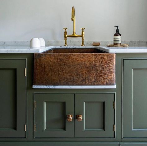 Green kitchen & copper butler sink Copper Kitchen Sink, Mews House, Green Kitchen Cabinets, Cabin Kitchens, Green Cabinets, Copper Kitchen, Kitchen Marble, Painting Kitchen Cabinets, Green Kitchen