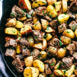 Garlic Butter Herb Steak Bites, Steak Bites With Potatoes, Steak Bites And Potatoes, Butter Herb, Sirloin Steak Recipes, Asian Steak, Skirt Steak Recipes, Steak Dinner Recipes, Steak Bites Recipe