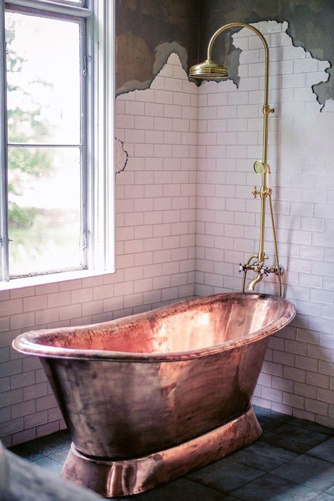 Elegant Toilet, Copper Bathtub, Room Decor Tips, Toilet Room Decor, Grey Wall Decor, Copper Tub, Copper Bath, Copper Bathtubs, Farmhouse Aesthetic