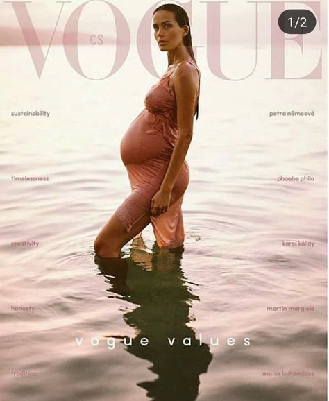 Petra Nemcova for Vogue Czechoslovakia January 2020 Modern Maternity, Foto Newborn, Maternity Photography Outdoors, Maternity Photoshoot Outfits, Pregnant Model, Maternity Studio, Maternity Photography Couples, Beautiful Pregnancy, Maternity Inspiration