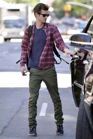 Andrew Garfield - casual Andrew Garfield Outfit, Garfield Outfit, Spiderman Outfit Ideas, Chinos Men Outfit, Spiderman Outfit, Parker Outfit, Andrew Garfield Spiderman, Garfield Spiderman, Dapper Dudes