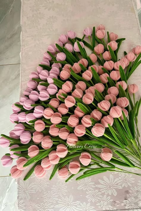 Sweet spring tulips bouquets for a dreamy and romantic wedding Bouquet Of Pipe Cleaner Flowers, Mothers Day Pipe Cleaner Flowers, Oragami Ideas Cute Easy, Pink Pipe Cleaner Flowers, Pipe Cleaner Tulip, Oragami Ideas Cute, Flower Bouquet Pipe Cleaner, Pipe Cleaner Flower Bouquet, Pipe Cleaner Bouquet