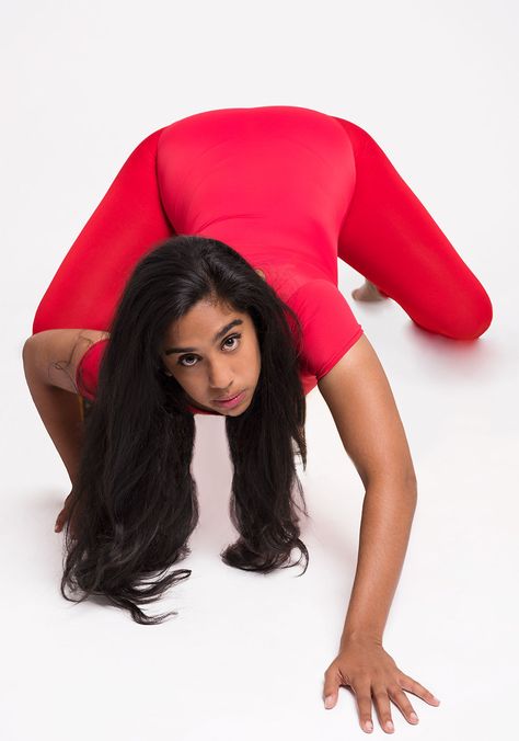 Swipe right to see Nina's photo after being photoshopped into Spider-Woman's pose: We Had Women Photoshopped Into Stereotypical Comic Book Poses And It Got Weird Comic Book Poses, Book Poses, Portrait Photography Women, Anatomy Poses, Female Pose Reference, S Photo, Body Reference Poses, Swipe Right, Female Anatomy