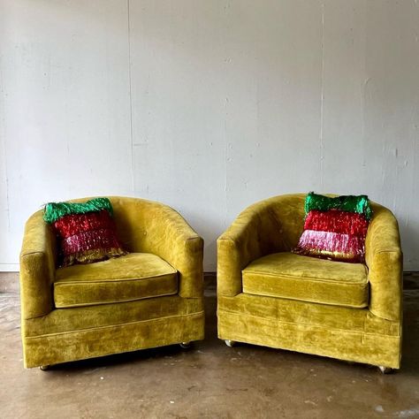 Ravenhouse Vintage on Instagram: “⚡⚡SOLD!!!⚡⚡ Mid Century Velvet Chartreuse Round Barrel Chairs Overall good condition See pics for flaws- two small tears and one chair…” Chartreuse Chair, Barrel Chairs, Statement Chairs, Barrel Chair, Reading Room, Room Inspo, Home Living Room, Love Seat, Barrel