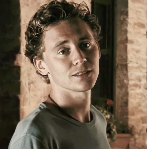 Young Tom Hiddleston, Tom Hiddleston Funny, Red Lollipop, Thomas William Hiddleston, Lifelong Friends, College Town, Tommy Boy, Marvel Actors, Loki Marvel