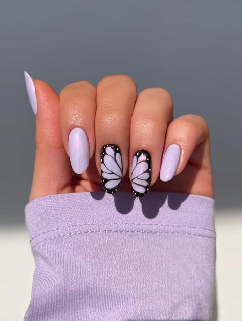 23+ Fresh Butterfly Nail Designs You'll Adore - classy & minimal Kue Macaroon, Butterfly Nail Designs, Unghie Nail Art, Lilac Nails, Cute Simple Nails, Purple Nail Designs, Butterfly Nail Art, Butterfly Nail, Nail Arts