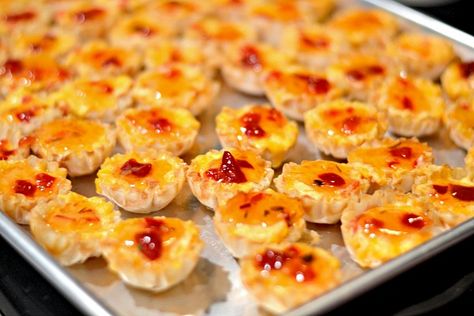 Pimento Cheese Pepper Jelly Phyllo Cups - three ingredient appetizer! Pepper Jelly Phyllo Cups, Phyllo Cups, Baby Shower Drinks, Bite Size Appetizers, Pepper Jelly, Pimento Cheese, Thanksgiving Appetizers, Cheese Appetizers, Finger Food Appetizers