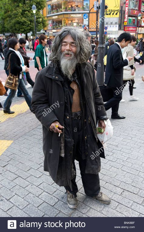 Homeless Outfit, Men Street Look, Silly Clothes, People Clothes, Homeless People, Best Portraits, Hobo Style, Layered Fashion, Men Street