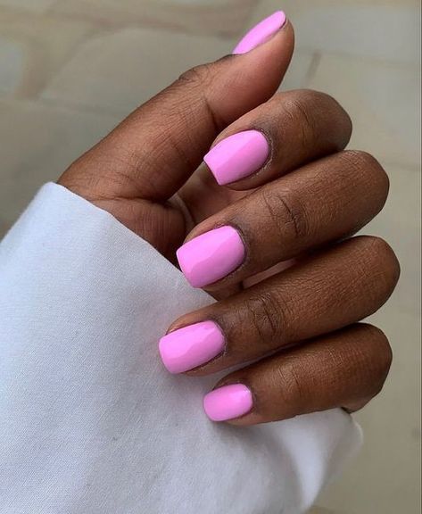 Pink Short Nail Designs, Nail Designs For Dark Skin, Daisy Nail Designs, Dnd Polish, Nails On Dark Skin, Dark Skin Nail Polish, Purple And Pink Nails, Summer Nails 2024, Dnd Gel Polish