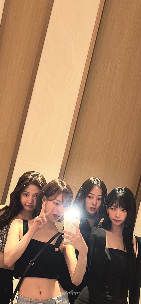 Aespa Group Photo Wallpaper, Aespa Wallpapers Iphone, Aespa Selfie, Aespa Ot4 Wallpaper, Aespa Wallpaper Desktop, Aespa Wallpaper Ot4, Wallpaper Iphone Kpop, Aespa Lockscreen, Aespa Wallpaper