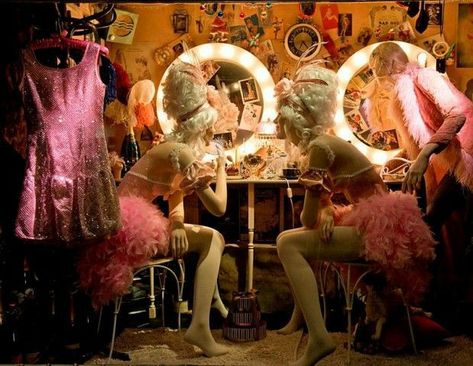 Vaudeville Aesthetic, Showgirl Aesthetic, 20s Music, Book Locations, Photo Eyes, Film Scenes, Fortnum Mason, Christmas Window Display, Fortnum And Mason