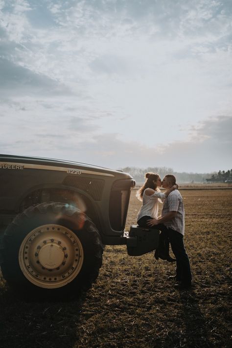 Tractor Couple Photoshoot, Farmer Couple Photography, Couple Tractor Pictures, Cute Farm Couple Pictures, Wedding Farm Photos, Farm Relationship Goals, Tractor Wedding Photos, Tractor Wedding Ideas, Tractor Maternity Pictures