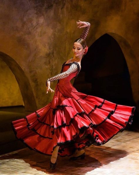 Untitled — Maria Shirinkina Mariinsky Ballet Spanish Dance, Dancer Photography, Dancer Painting, Tango Dancers, Spanish Dancer, Flamenco Dress, Bolshoi Ballet, Flamenco Dancing, Dance Paintings