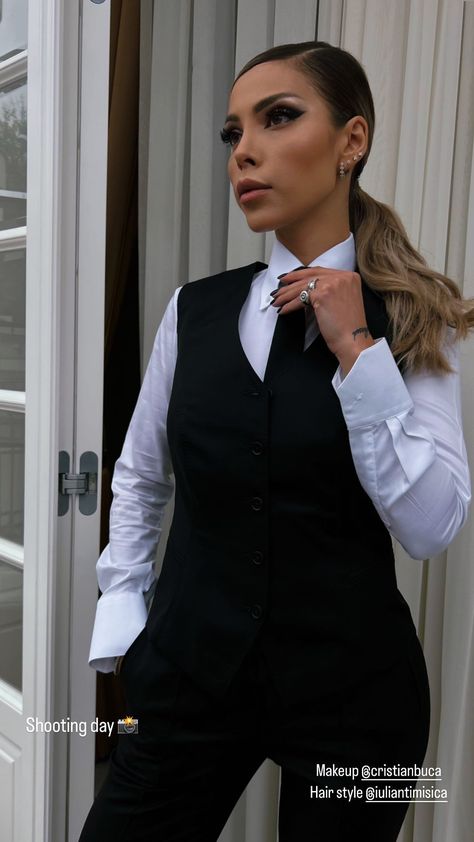 Female Tie Outfit, Lawyer Fits, Suit Vest Outfits For Women, Shirt And Tie Outfits, Suit Vest Outfits, Outfit With Tie, Waitress Outfit, Vest Outfits For Women, Women In Tie