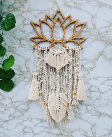 Macrame Mandala, Yarn Wall Art, Macrame Wall Decor, Macrame Wall Hanging Patterns, Rope Crafts Diy, Macrame Hanger, Macrame Patterns Tutorials, Cork Crafts, Diy Macrame