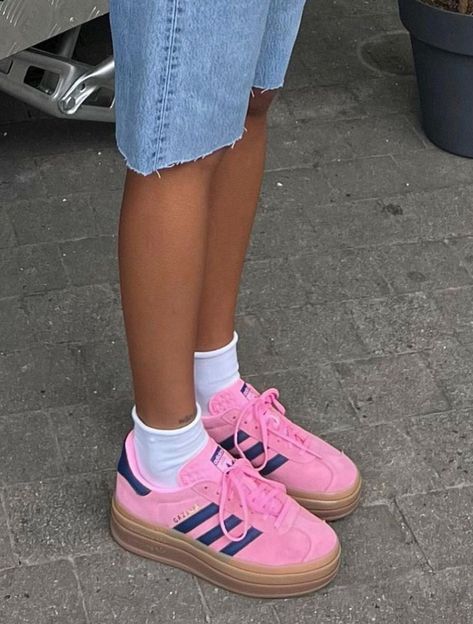 New Balance Shoes Women, Adidas Gazelle Pink, Gymnastics Shoes, Gazelle Bold, Bold Shoes, Tenis Vans, Trendy Shoes Sneakers, Dr Shoes, Fitness Style