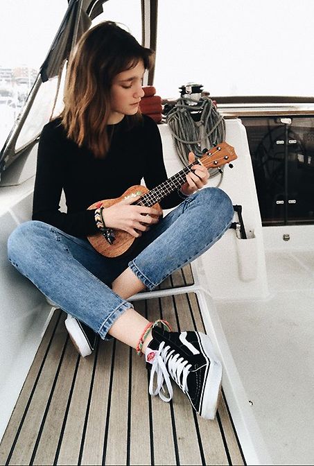 Bohemian Music, Ukulele Photography, Ukulele Art, Vans Old School, Instagram Goals, Guitar Photography, Guitar Girl, Ukulele Chords, Lights Camera Action