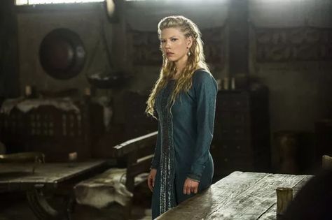 What's Next for Lagertha? - Vikings Season 3 Episode 6 Ragnar Vikings, Vikings Lagertha, Viking Wallpaper, History Channel Vikings, Vikings Season, Viking Series, Vikings Tv Series, Vikings Ragnar, Viking Life