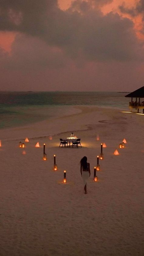 Maldives Proposal, Maldives Sunset, Maldives Resorts, Oceanfront Wedding, Le Meridien, Beach Dinner, Maldives Resort, Candle Light Dinner, By The Beach