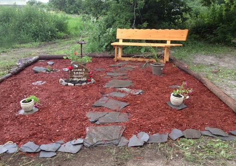 Memorial Gardens Backyard, Backyard Memorial Garden Ideas, Memory Garden Ideas Diy, Pet Grave Ideas, Pet Cemetery Ideas, Small Memorial Garden Ideas, Dog Grave Ideas, Memorial Garden Ideas, Dog Cemetery