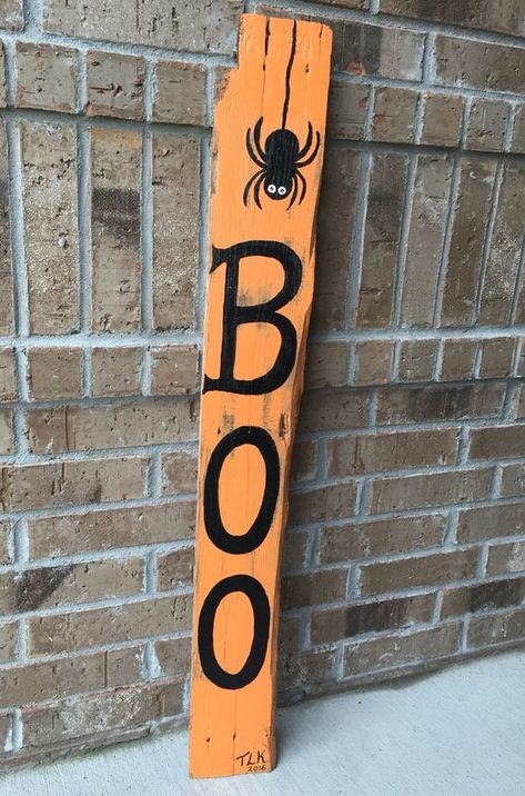 Porche Halloween, Décoration Table Halloween, Halloween Decorations Outdoor Porch, Boo Halloween Sign, Porch Halloween, Front Porch Decor Ideas, Fall Wood Crafts, Casa Halloween, Halloween Wood Crafts