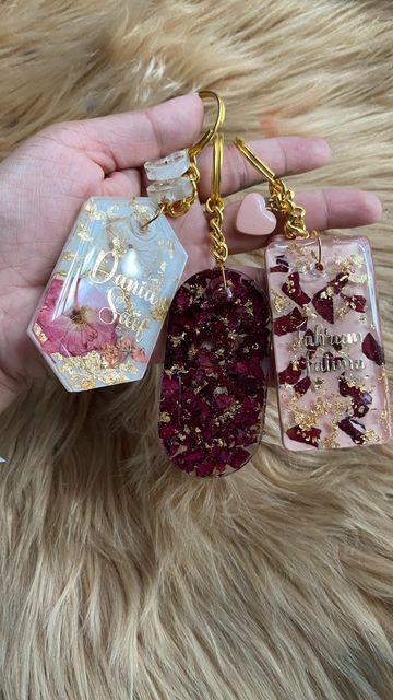 Resin Magnet Ideas, Resin Keychains Ideas, Keychains Ideas, Hello 2024, Resin Business, Resin Magnets, Resin Arts, Makeup Brushes Guide, Resin Keychain