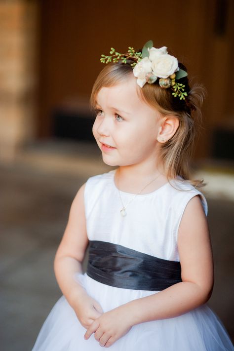 Black And White Wedding Flower Girl, Milk Station, Flower Girl Dress Black, Black Flower Girl Dress, White Flower Girl Dress, Cookies And Milk, Bridal Party Outfit, Girls Black Dress, Spanish Wedding