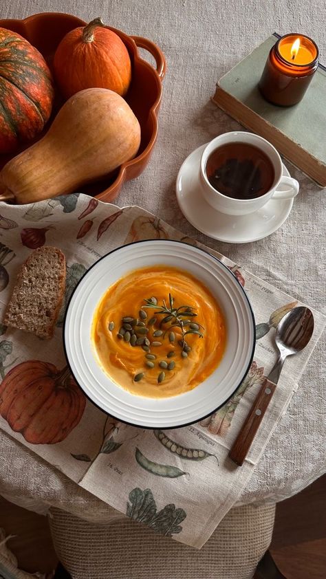 Food Fall Aesthetic, Autumn Soup Aesthetic, Autumn Aesthetic Food, Beige Pantone, Pumpkin Aesthetic, Autumn Instagram, Fall Cooking, Fall Dishes, Autumn Love