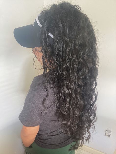 Curly hairstyles #curlyhairstyles #cacheada #rizos #cachos Hair With Visor, Long Curly Hair, Curly Hairstyles, Long Curly, Curly Hair, Curly Hair Styles, Hairstyles, Hair Styles, Hair