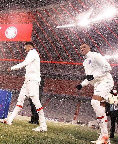 Neymar and Mbappe Neymar Mbappe, Football Celebrations, Cold Pictures, Ball Aesthetic, Adventure Time Characters, Football Icon, Football Photos, Best Duos, Adventure Photography