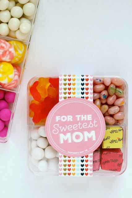 The Parker Project: DIY: Mother's Day Candy Boxes + a Few Last Minute DIY Gift Ideas Candy Box Diy, Crafts For Teens To Make, Diy Gift Ideas, Ideas Hogar, Diy Mothers Day Gifts, Box Diy, Mother's Day Diy, Mom Day, Mothers Day Crafts