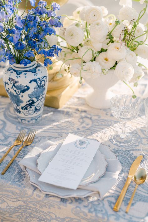 Transport yourself to the romantic Old World with this enchanting French Toile-inspired tablescape. The delicate patterns and timeless elegance create a dreamy atmosphere, blending tradition with sophistication. Pin this for a touch of French-inspired magic in your wedding reception vision. #FrenchToile #WeddingDecor #RomanticReception Wedding Table Settings Blue, Virginia Landscape, French Bridal Showers, French Themed Wedding, Country Wedding Reception, Charger Plates Wedding, French Country Wedding, Blue White Weddings, Banff Wedding