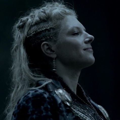 Largatha Viking, Lagethera Vikings, Lagatha Vikings, Viking Aesthetic Woman, Lagertha Aesthetic, Viking Tv Show, Vikings Aesthetic, Lagertha Lothbrok, Lagertha Vikings