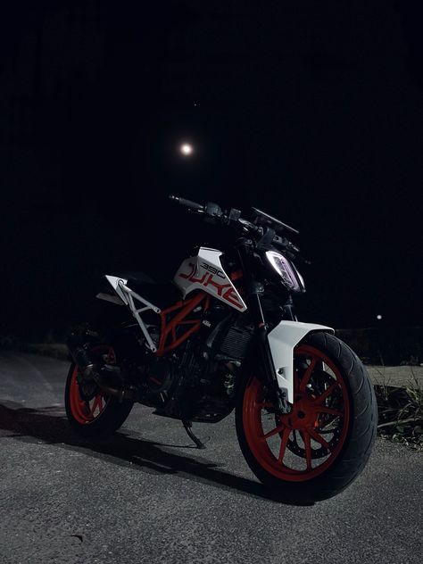 🫡 Night Ride Snapchat Stories, Biker Logo Design, Memories Aesthetic, Biker Logo, Night Bike Ride, Duke 390, Night Rides Snapchat, Lykan Hypersport, Duke Bike