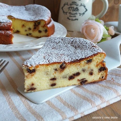 TORTA SOLO RICOTTA cremosa con cioccolato è un dolce morbido e cremoso fatto con ricotta e gocce di cioccolato senza farina. Baking Secrets, Rhubarb Cake, Mexican Dessert Recipes, Italian Cake, Mexican Dessert, Rhubarb Recipes, Lemon Recipes, Creative Food, Cake Cookies