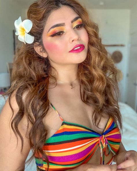 Tiki Makeup, Hawaiian Party Makeup, Hawaiian Theme Makeup, Hawaii Inspired Makeup, Hawaiian Make Up Look, Hawaiin Theme Makeup, Luau Makeup Ideas, Hawian Themed Makeup, Hawaiian Makeup Look Hawaii