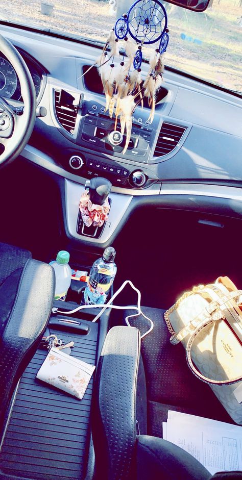 Honda Crv Interior Aesthetic, Car Decorations Interior Aesthetic Jeep, Honda Crv Interior Decor, Car Decorations Interior Western, Aesthetic Assecories Car, Inside Decor Ideas, Honda Car Keys Aesthetic, Honda Crv Interior, Honda Crv Accessories