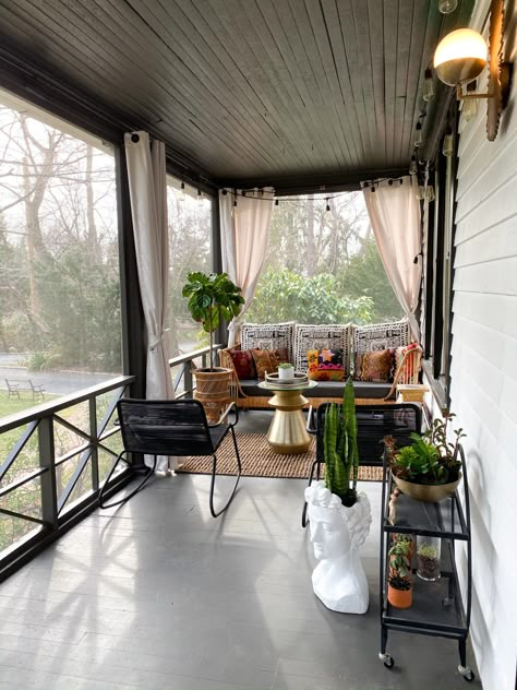 Screen Porch Color Ideas, Rectangle Porch Layout, Modern Screened In Front Porch, Screened In Side Porch Ideas, Back Porch Ideas With Grill, Eclectic Porch Ideas, Eclectic Front Porch Ideas, Eclectic Screened In Porch, Bohemian Front Porch Ideas