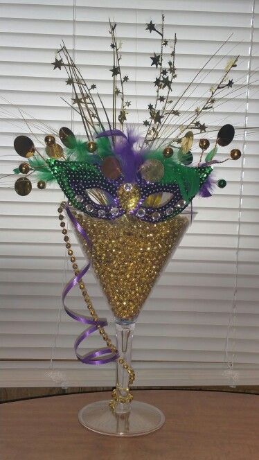 Mardi Gras Office Decorations, Mardi Gras Table Decorations Diy, Mardi Gras Decorations Diy Dollar Stores, Mardi Gras Ball Table Decorations, Mardi Gras Centerpiece, Mardi Gras Prom Theme, Mardi Gras Table Centerpiece Ideas, Mardi Gras Centerpieces Diy, Mardi Gras Table Decorations