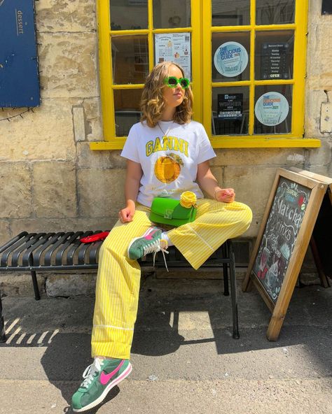 Daisy Austin | Everything sunny, summery, colourful and fruity 🍋🍑 #dopaminestyle #colourfulsummer #stylingcolour #summeroutfit | Instagram Styling Nike Cortez Women, Green Nike Shoes Outfit, Cortez Nike Outfit, Nike Cortez Outfit Woman, Bright Colour Outfit, Nike Cortez Green, Green Sneakers Outfit, Sneakers Fashion Nike, Colorful Outfits Spring