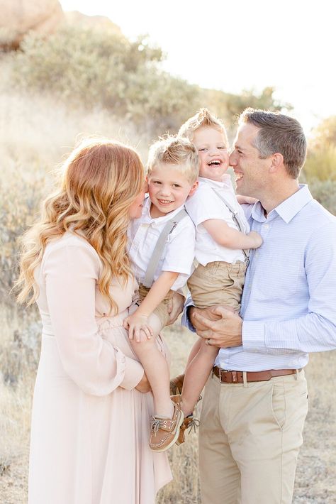 Utah State Capitol, Mommy And Me Photo Shoot, Family Maternity Photos, Utah Family Photographer, Utah State, Family Picture Outfits, Family Photo Outfits, Picture Outfits, Family Posing