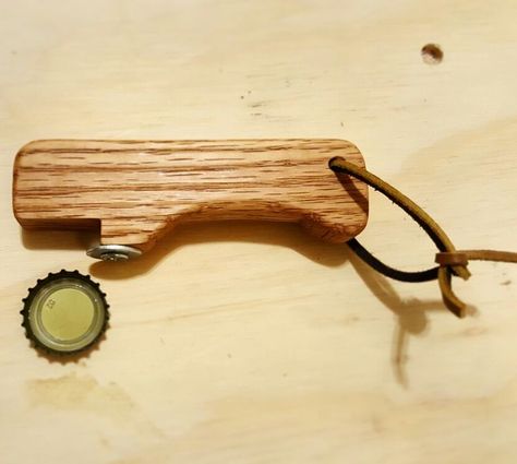 Bottle Openers Diy, Bottle Opener Diy, Diy Bottle Opener, Rustic Kitchens, Wood Bottle Opener, Beer Wood, Woodworking Box, Easy Wood, Woodworking Table