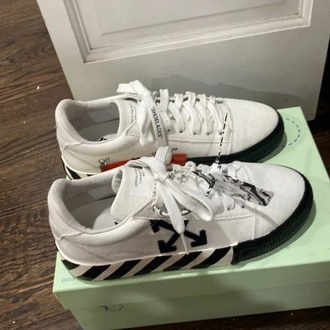 Off White Shoes Vulcanized, Off White Platform Shoes, Off White Vulcanized Sneakers Outfit, Off White Low Vulcanized Outfit, Off White Vulcanized Outfit, Trendy Shoes Sneakers Street Styles, Off White Shoes Outfit, Off White Vulcanized Sneakers, Off White Low Vulcanized