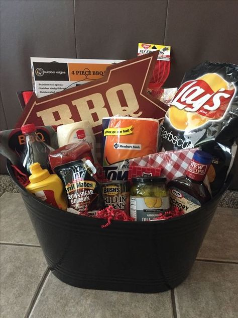 Perfect DIY Father's Day Gift Baskets Which Are Personalised - RecipeMagik Small Cooler Gift Basket Ideas, Bbq Themed Gift Basket, Fathers Day Gifts Ideas Bbq, Bbq Raffle Basket Ideas, Ffa Buyers Gift Ideas, Grill Gift Basket Ideas, Bbq Gift Basket Ideas, Cheer Baskets, Fathers Day Gift Basket Ideas