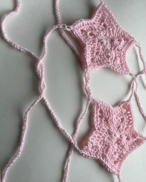 Pink crochet star bikini top💫 #viral #crochet #crochetbikini #trend #crochetclothes #summervibes #summercrochet #bikini #starbikini #pink #pinkbikini #star #crochettop #cute Crochet Bikinis Star, Crochet Star Top, Bikinis Crochet, Crochet Star, Clothing Diy, Crochet Stars, Crochet Inspo, Fun Crochet, Pink Crochet